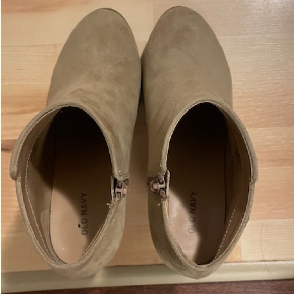 OLD NAVY Ankle Boots 👢- will put in a few extra items with purchase! - Picture 2 of 5